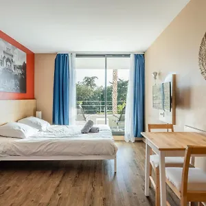 https://bord-de-mer-studio-terrasse-prado-plage.fr-provencehotel.com