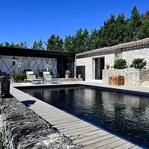https://la-suite-84220.fr-provencehotel.com